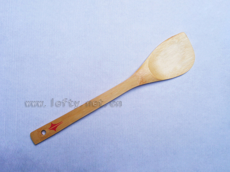 左手竹质锅铲